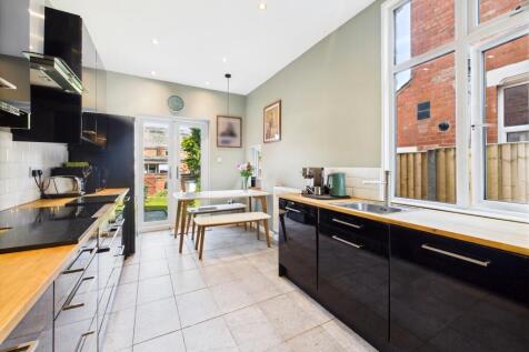 CAM05192G0-PR0123-STILL011