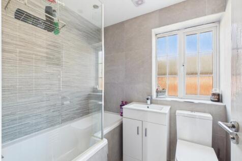 CAM03729G0-PR0041-STILL016