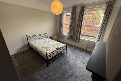 88 Alexander Road South, Whalley Range photo 4