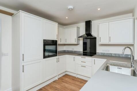 4 bed flat to rent Coverton Road, London SW17