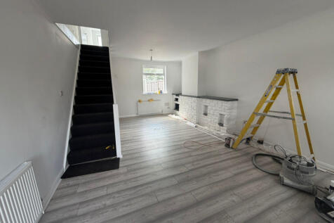 A Spacious 4-Bedroom Family Home to Rent N9