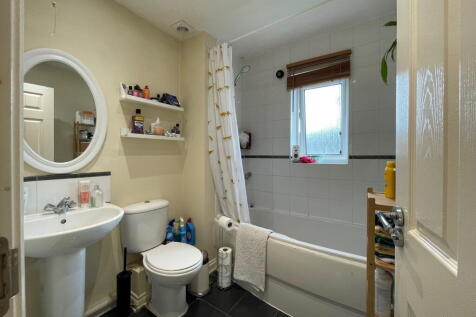 The Oaks, Newbury, RG14 7US photo 4