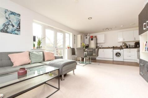 Kitchen Lounge/Dining Area