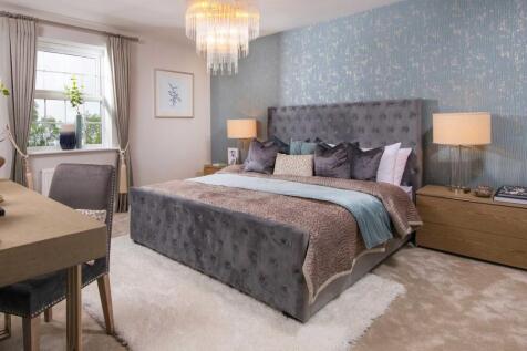 Spacious king sized bedroom