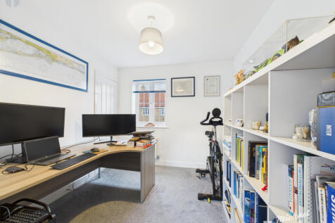 CAM03218G0-PR0644-STILL014