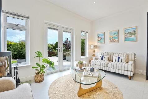 19- Sitting Area.jpg