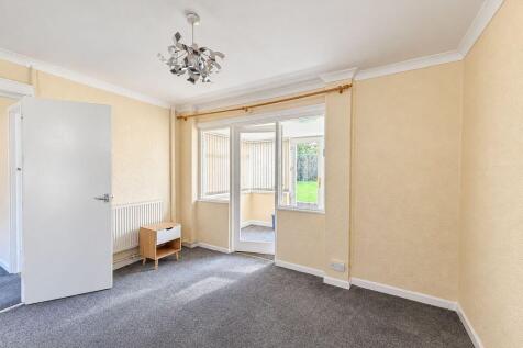 2 Bedroom Bungalow  - Orston Drive, Nottingham photo 3