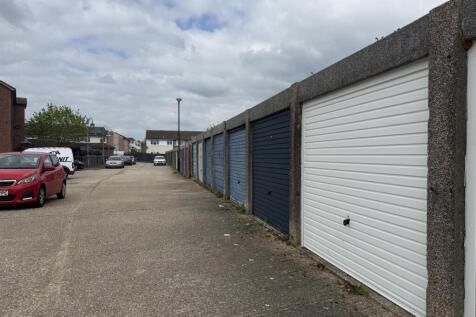 Garage 20 White Acre 2.jpeg