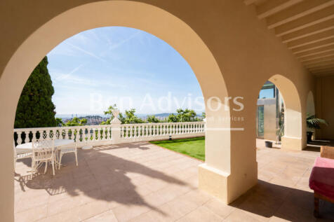 Espectacular-villa-modernista-catalogada-con-vi...