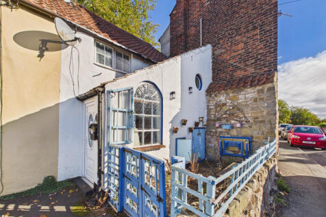 Two bedroom mid terrace cottage - For sale by auc