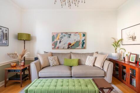 0T4CDHS - Living Room D.jpg