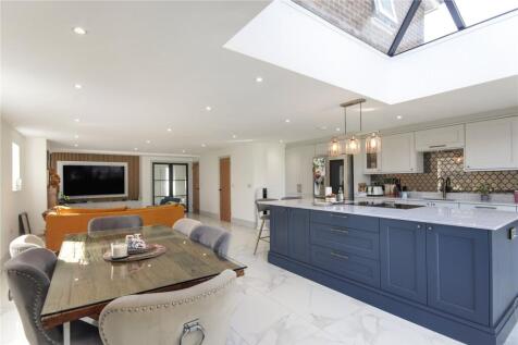 Kitchen/Dining Area