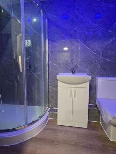 GROUND FLOOR SHOWER ROOM 