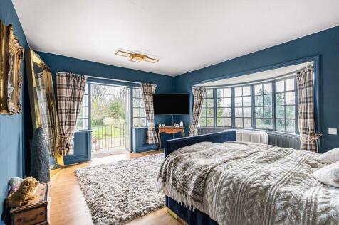 Principle bedroom...