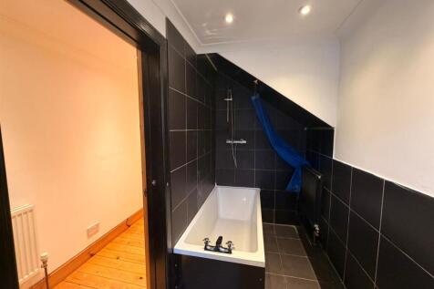 Bathroom 2.jpeg