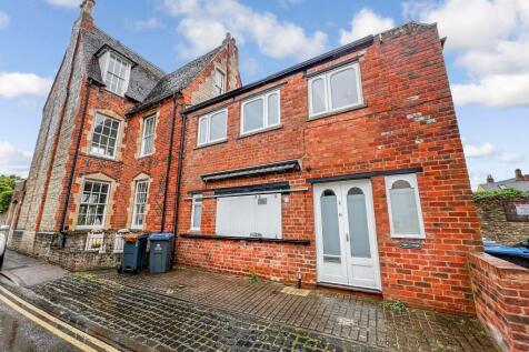 2-bed terraced on Gloucester Place, Witney, Oxfordshire, £1,395/mo