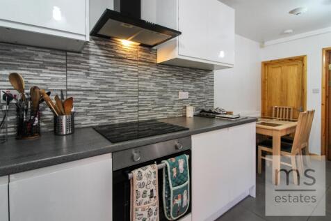 4-bed terraced on £135pppw Cottesmore Road, Lenton, Nottingham, £2,340/mo