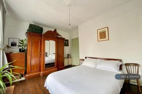 Bedroom With King Size Bed 