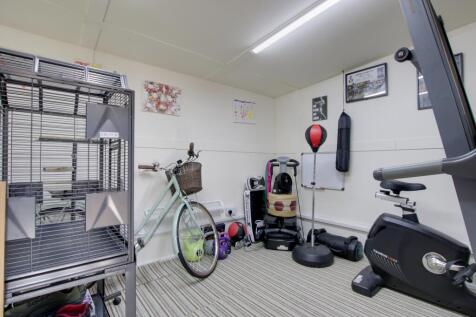 GYM/SUMMER HOUSE