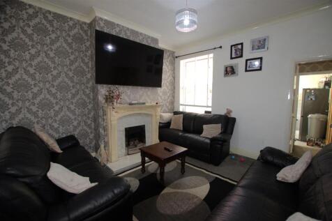 530 Warwick Road - rec2.jpg