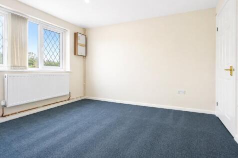 Crestwood Way, Hounslow, Greater London, TW4 photo 4