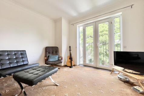 Fearnley Croft, Gomersal, West Yorkshire, BD19 photo 4