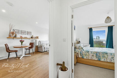 1 bed, 1 bath Apartment in London - Photo 9