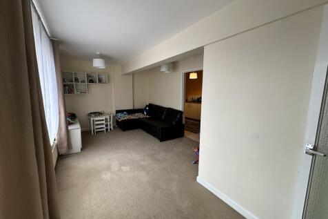 Flat 1 Living roo...