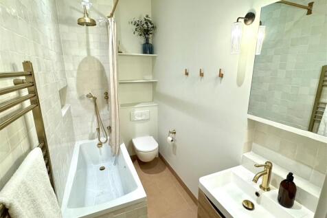 Apartment 51 Ocean 1 Bathroom
