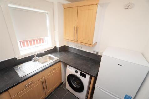 Broomfield Walk, Kirkintilloch photo 3