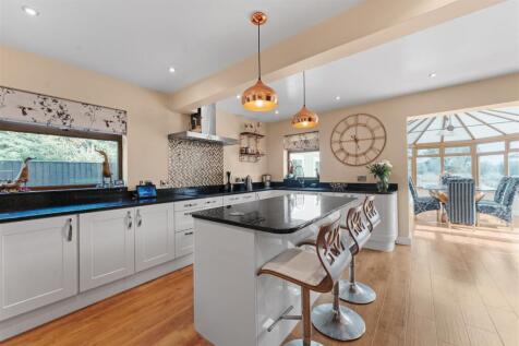 5.5 - kitchen breakfast room.JPG