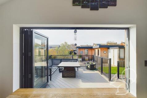 BI FOLDS TO GARDENS