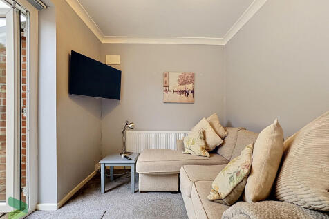 Sitting room or b...