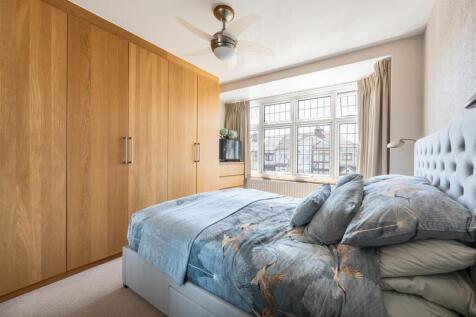 Cherrydown Avenue, E4