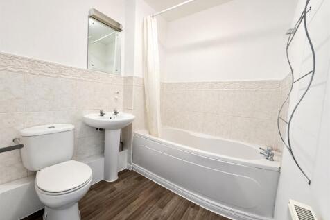 36 T bathroom.jpg