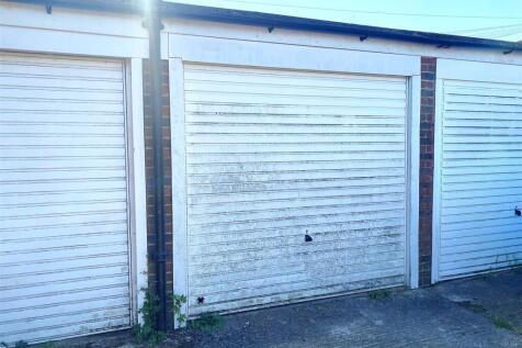 3 Windmill Drive - Garage.jpg