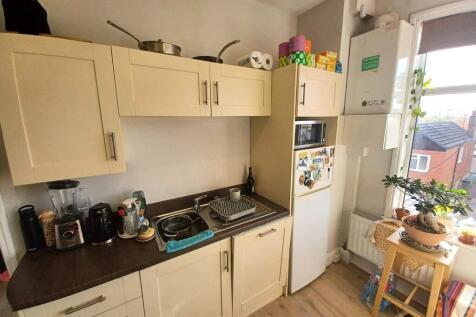 Back Devonshire Lane, Leeds, West Yorkshire, LS8 photo 3