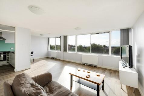 Living room ()