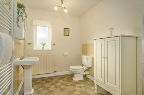 Master bedroom ensuite 