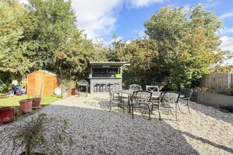 summer house garden area