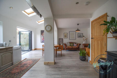 Kitchen dining &amp; family room x 2