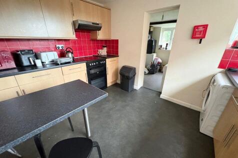 P07853- STUDENT FIVE DOUBLE BEDROOMS, TALBOT ROAD photo 5