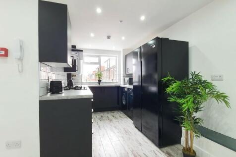5-bed flat on 165a Smithdown Road, Liverpool, Merseyside, L15, £702/mo
