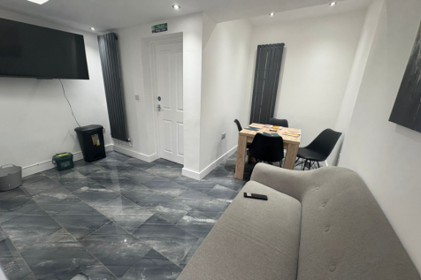 4 Clapham Square, Leamington Spa photo 3