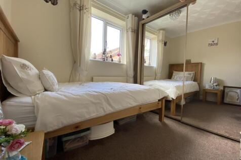 Bedroom no.2 rear double: