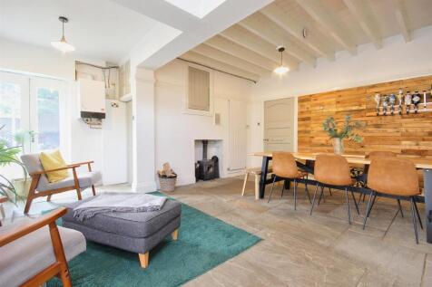 COMBINED DAY ROOM &amp; DINING KITCHEN