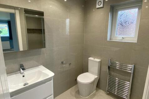 Bedroom 1 ensuite .jpeg