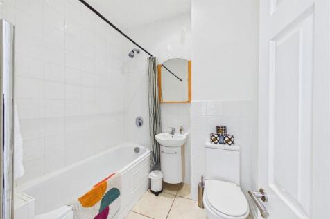 1 Seashore House Bathroom