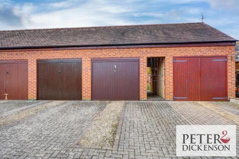 1 Owlets End garage.jpg