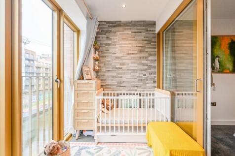 London, E3 - property photo